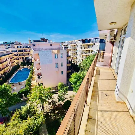 Vibes 4you, Sunny ساني بيتش