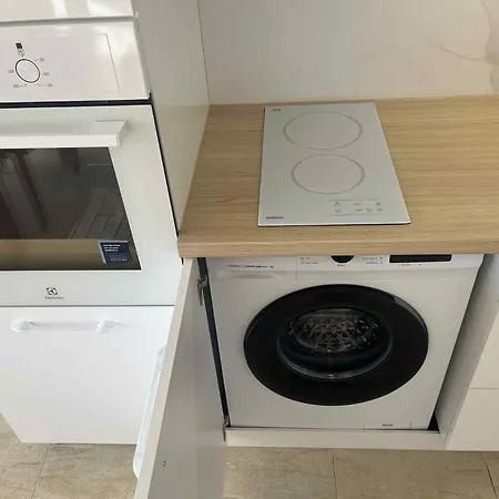 Apartment Vibes 4you, Sunny Slantschew brjag